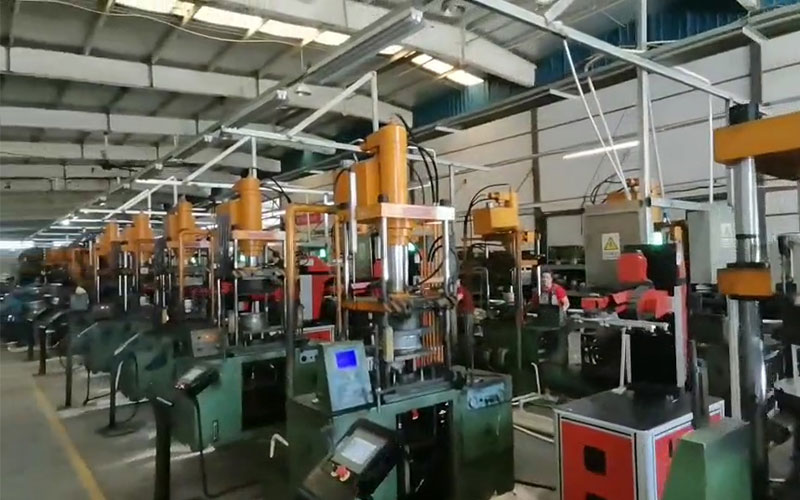 沖壓機器人連線自動化生產線升級